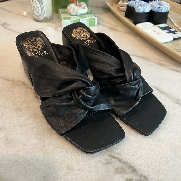 Jenabie Twist Block Heel Sandals - Picture 1 of 3